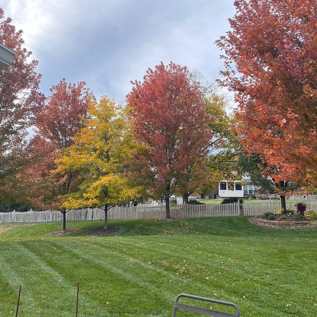 Professional lawn mowing and edging for a well maintained property in Mason, Ohio
