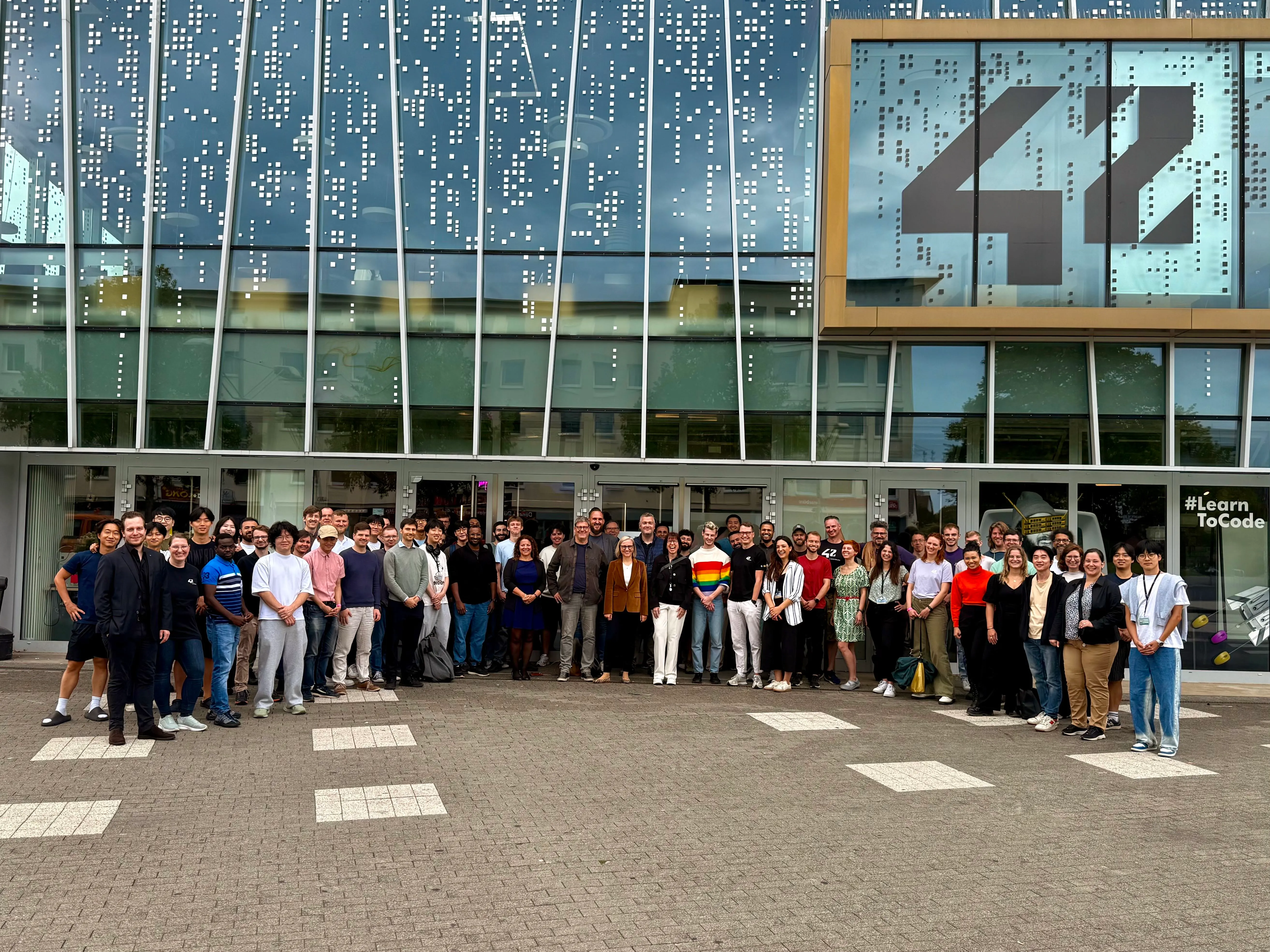 The entrance hall of the 42 Wolfsburg campus in the Markthalle