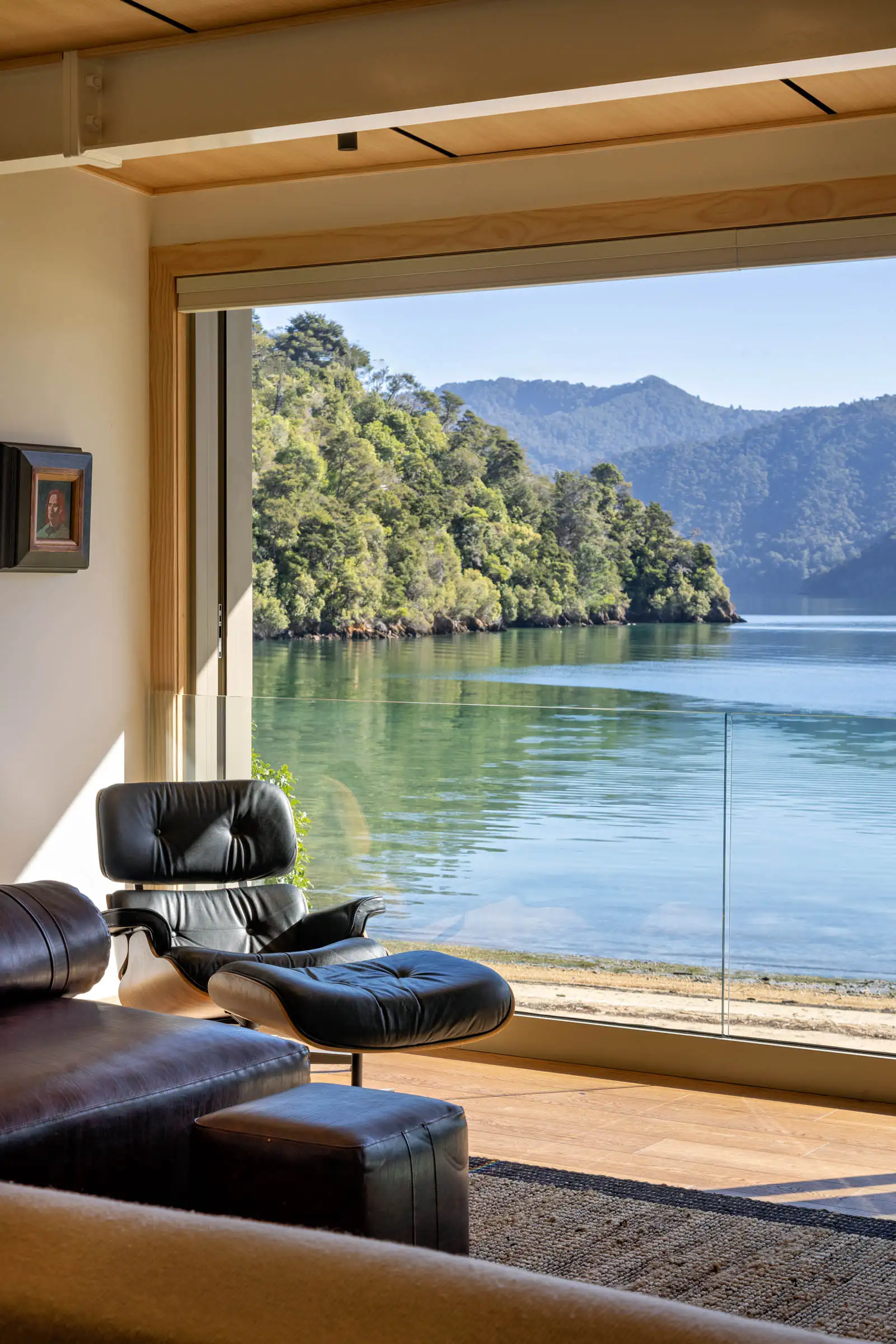 Lounge overlooking the sea