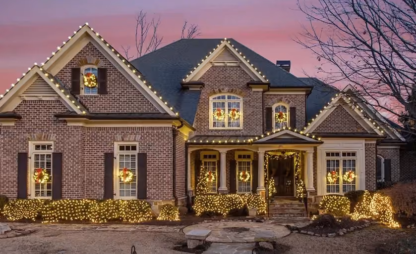 Commercial property professionally decorated with Christmas lights
