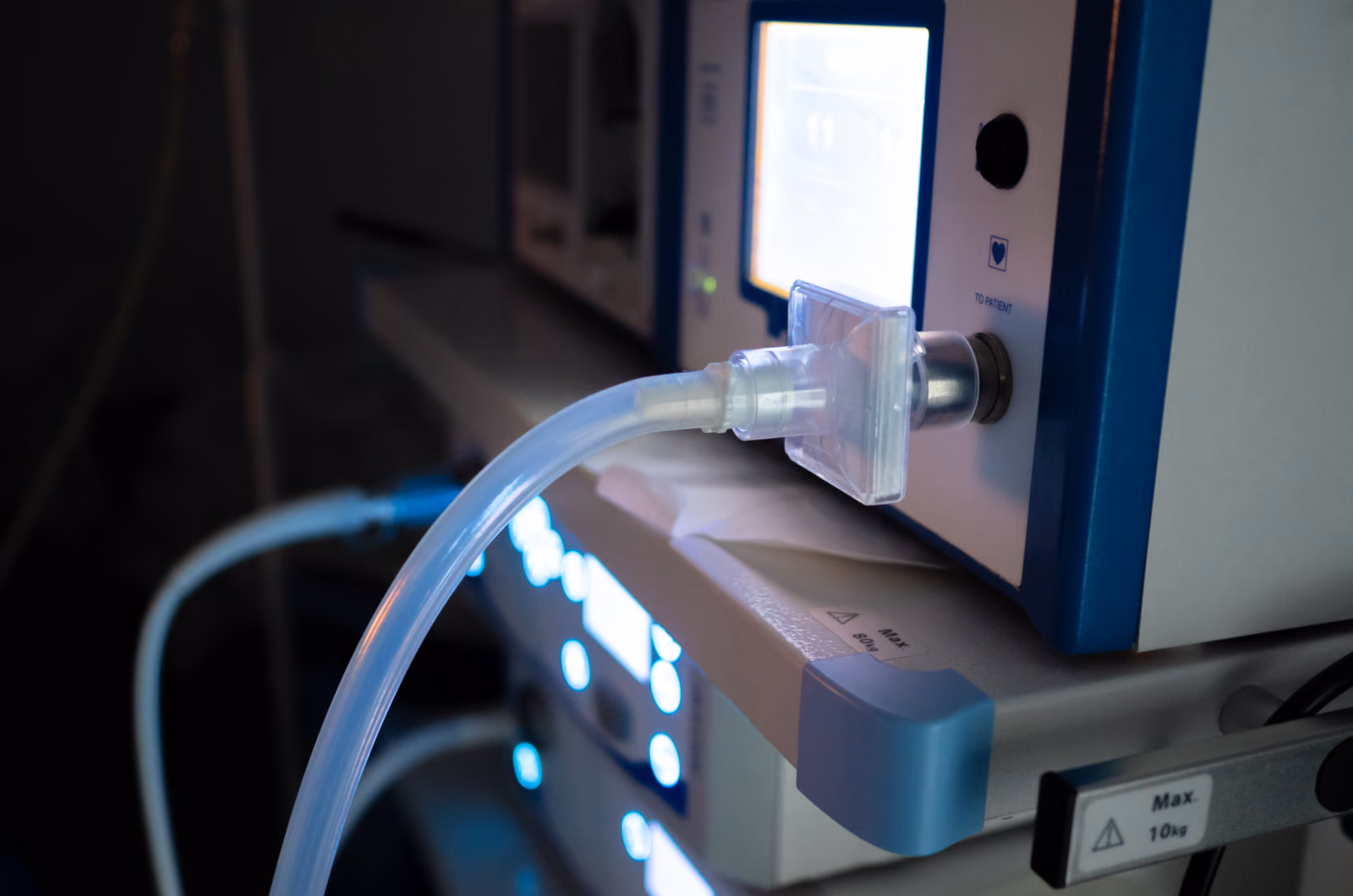 Bringing the Turbine-Based Insufflator to the Clinic: Improving Surgical Performance and Outcome through Enhanced Ventilation and Personalized Insufflation Pressure