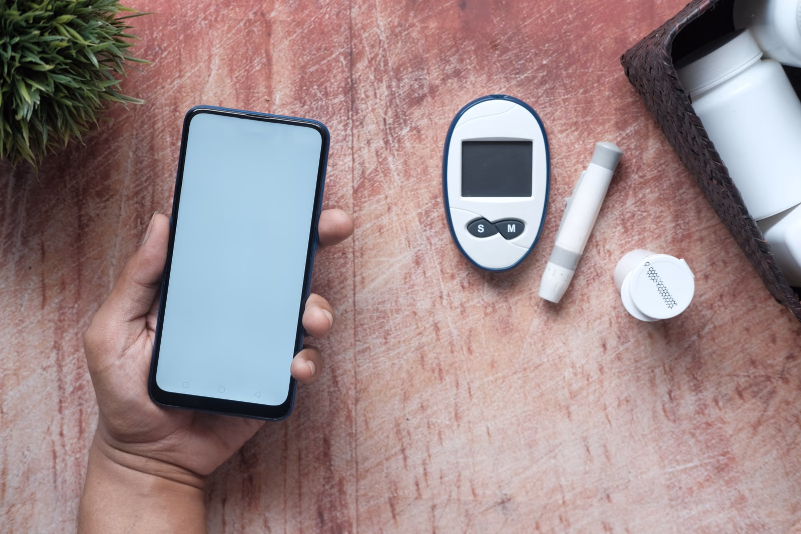 “Real time vs. Flash glucose monitoring in type 1 diabetes - a cross over trial”