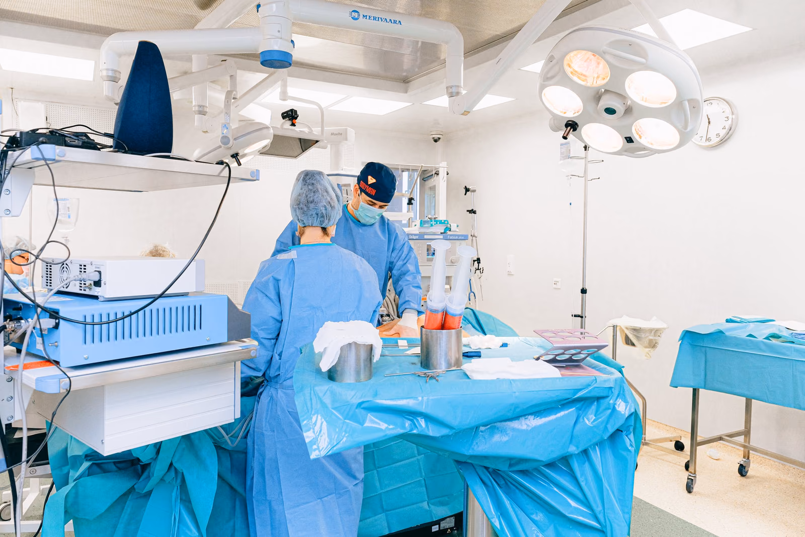 Development of a smart hyperspectral laparoscope to improve outcomes of oncologic surgery (HyperScope)