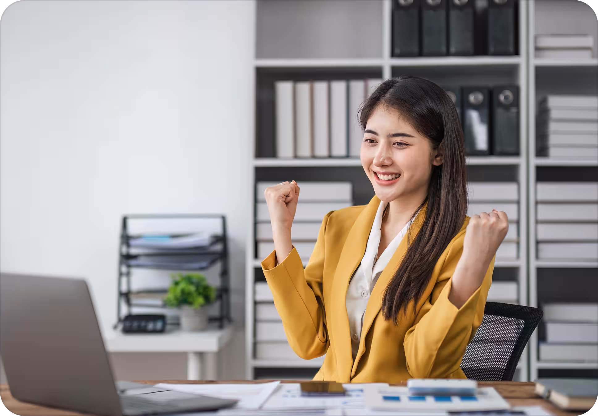 Lendingpot consultant explaining success-based property loan fees