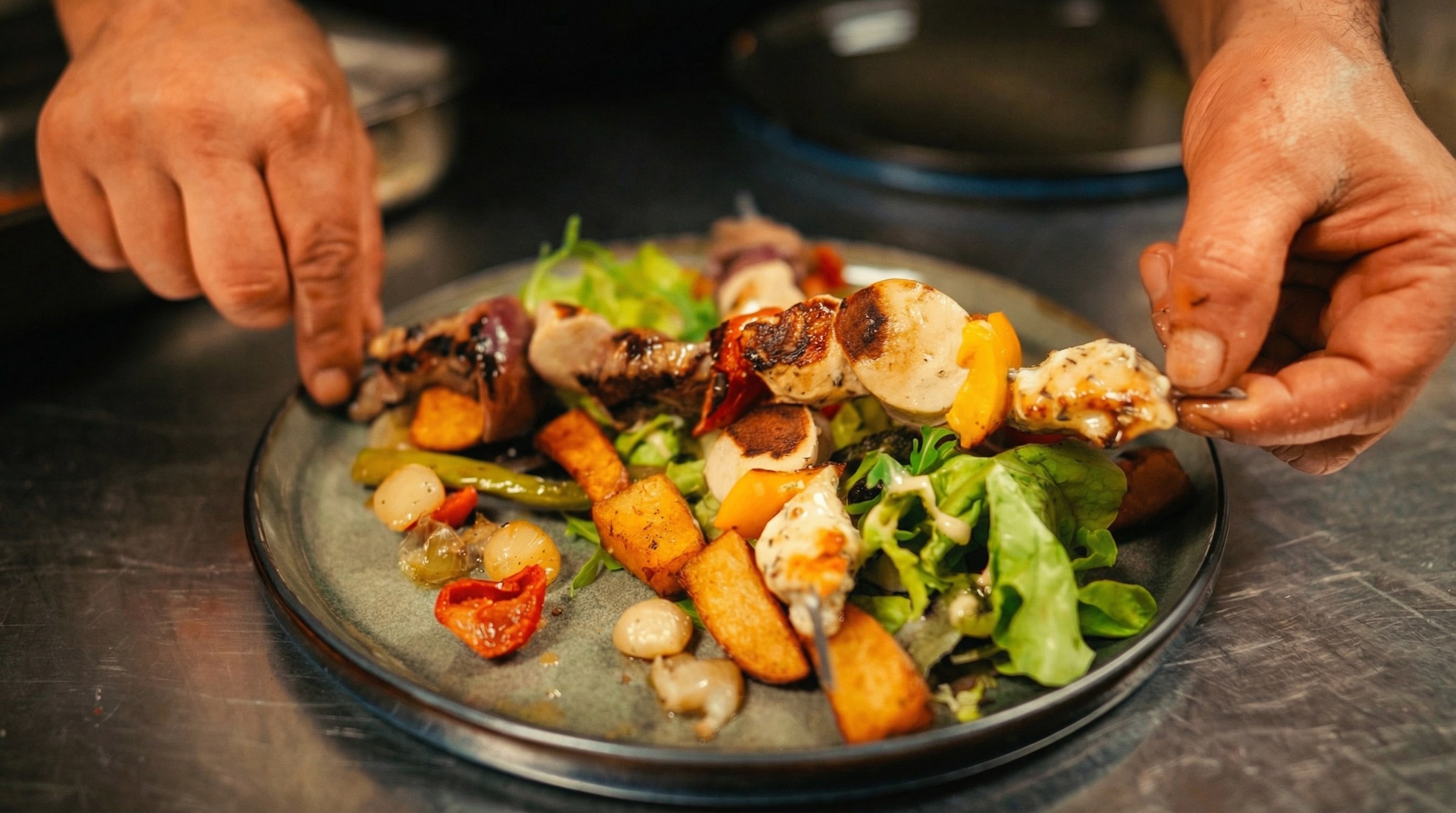Dressage d'une assiette en cuisine