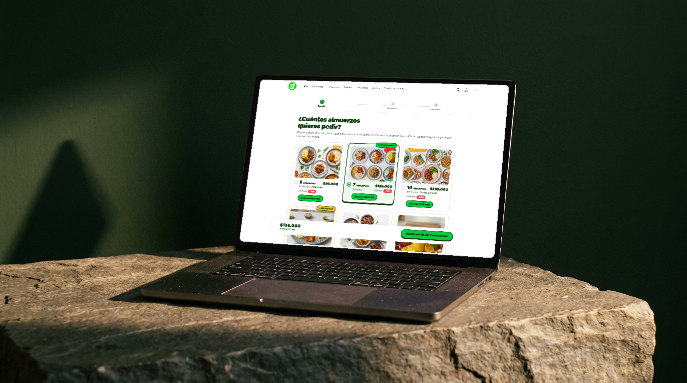 The three-step kit builder on desktop and mobile