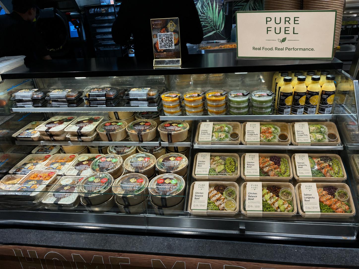Pure Fuel Bowls und Rolls im gekühlten Frische-Regal bei REWE
