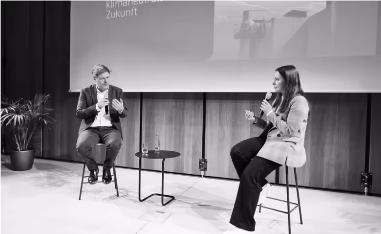 Blog article by Tanso about the meeting between Gyri Reiersen (founder Tanso) and Robert Habeck