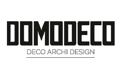Logo avec le texte DOMODECO en lettres majuscules noires, au-dessus de la phrase Deco Archi Design en gris et soulignée.