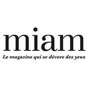 Logo du magazine Miam avec le slogan « Le magazine qui se dévore des yeux » en dessous.