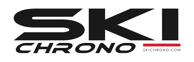 Logo SKI CHRONO avec le texte 'SKI' en grandes lettres noires audacieuses au-dessus de 'CHRONO' en lettres noires italique, suivi de 'skichrono.com' en petit avec une ligne rouge en dessous.
