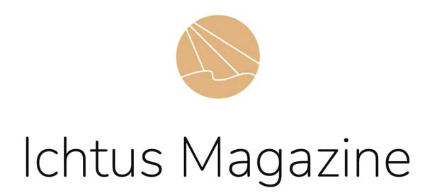 Logo d'Ichtus Magazine avec un cercle beige contenant une silhouette de main tenant des rayons de lumière, au-dessus du texte 'Ichtus Magazine'.