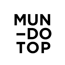 Logo noir avec texte stylisé en majuscules affichant "MUN-DO TOP" sur fond blanc.