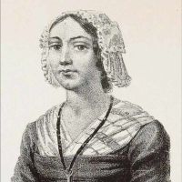 Portrait en noir et blanc d'une femme portant un bonnet en dentelle et un vêtement à col haut avec un motif à rayures.