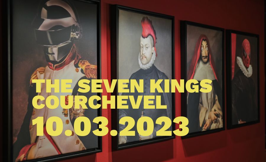 Quatre portraits encadrés sur un mur rouge, montrant des figures historiques revisitées avec des casques futuristes, coiffures modernes ou masques, avec le texte jaune 'The Seven Kings Courchevel 10.03.2023' superposé.