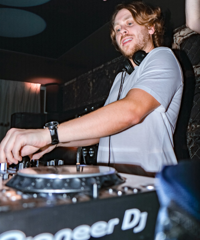 Joris Delacroix DJ set at Fahrenheit Seven Val Thorens