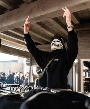 Vladimir Cauchemar DJ set at Fahrenheit Seven Val Thorens