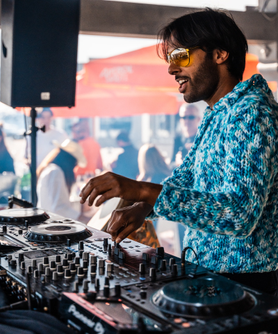 Un*Deux DJ set at Fahrenheit Seven Val Thorens