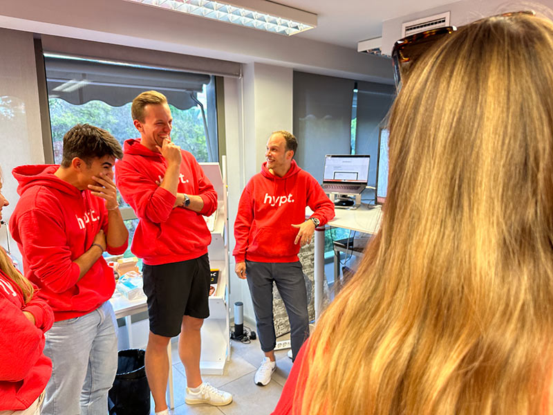 hypt Team bei einer Präsentation