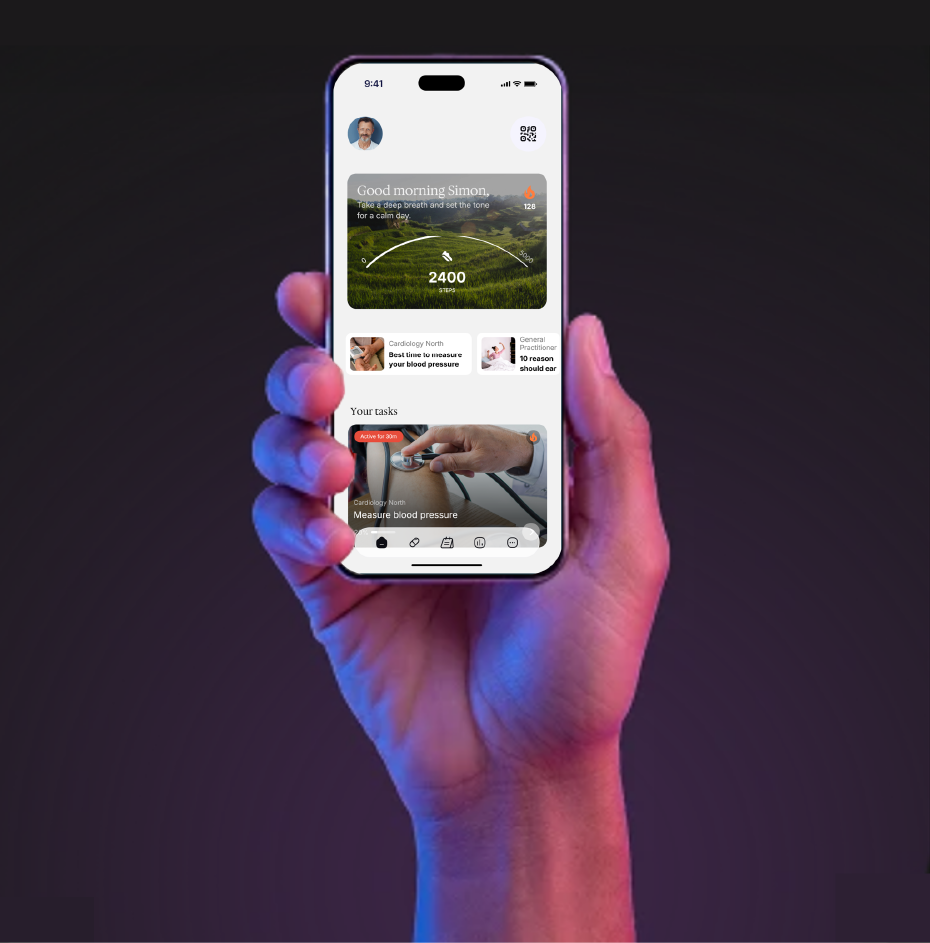 Eine Hand hält ein Smartphone mit der myoncare App