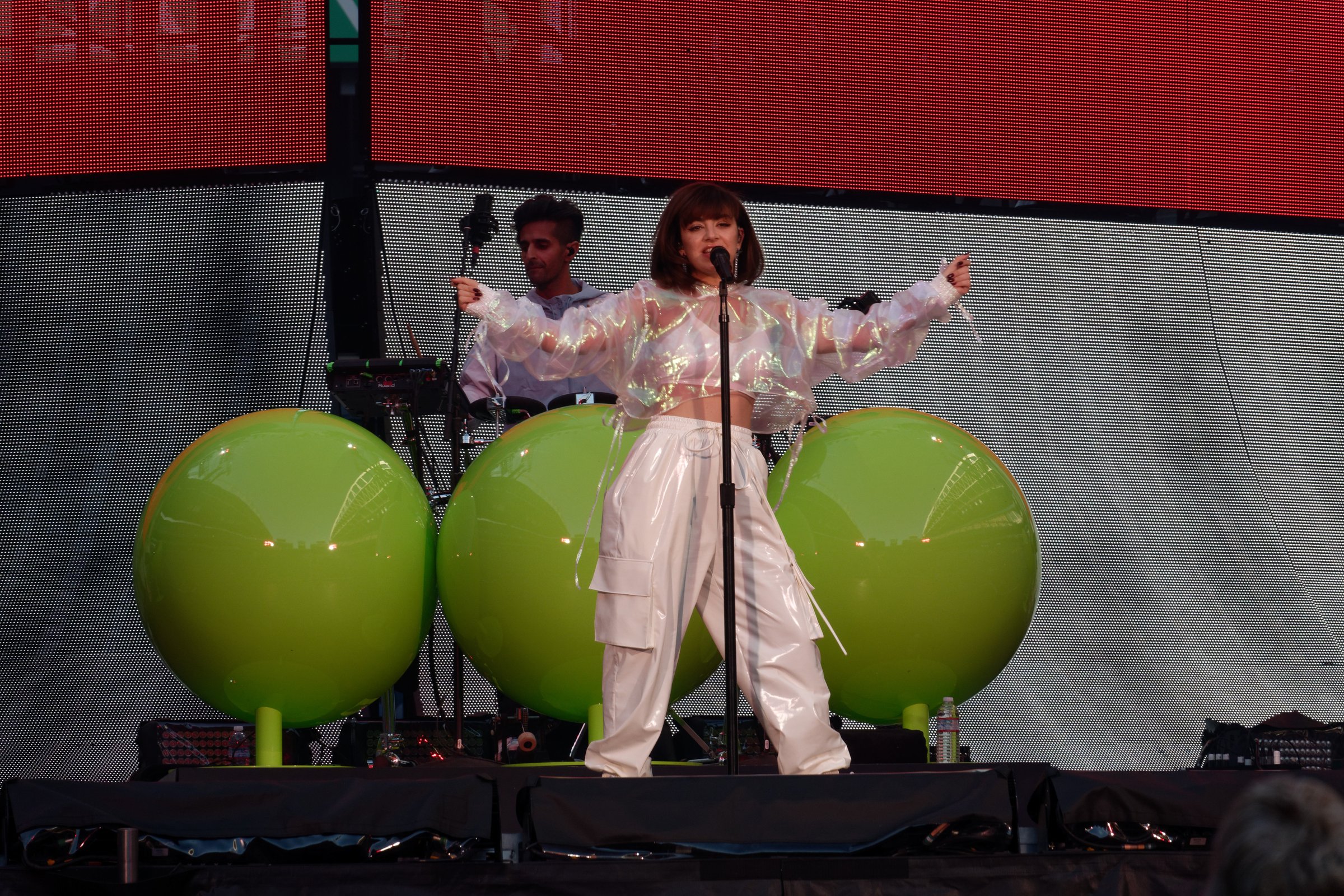 Song Spotlight: Charli xcx - Apple