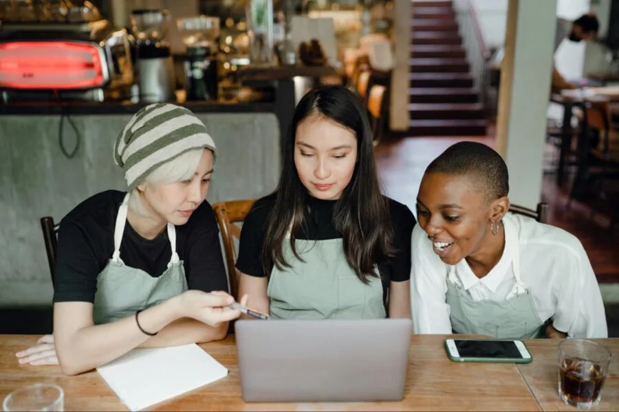 How restaurant chains are using AI to improve business