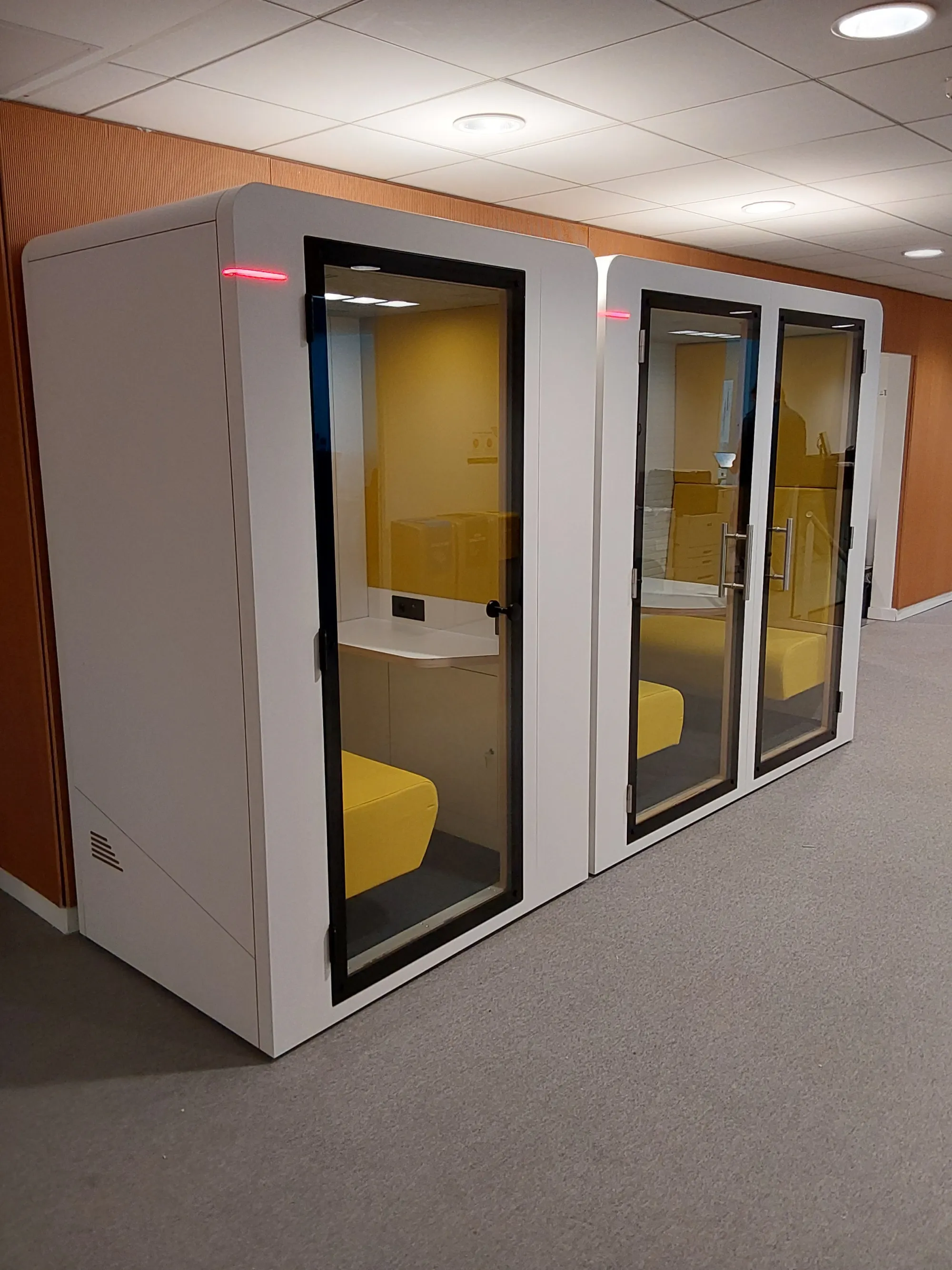 Cabines acoustiques individuelles dans les bureaux d'une fédération sportive