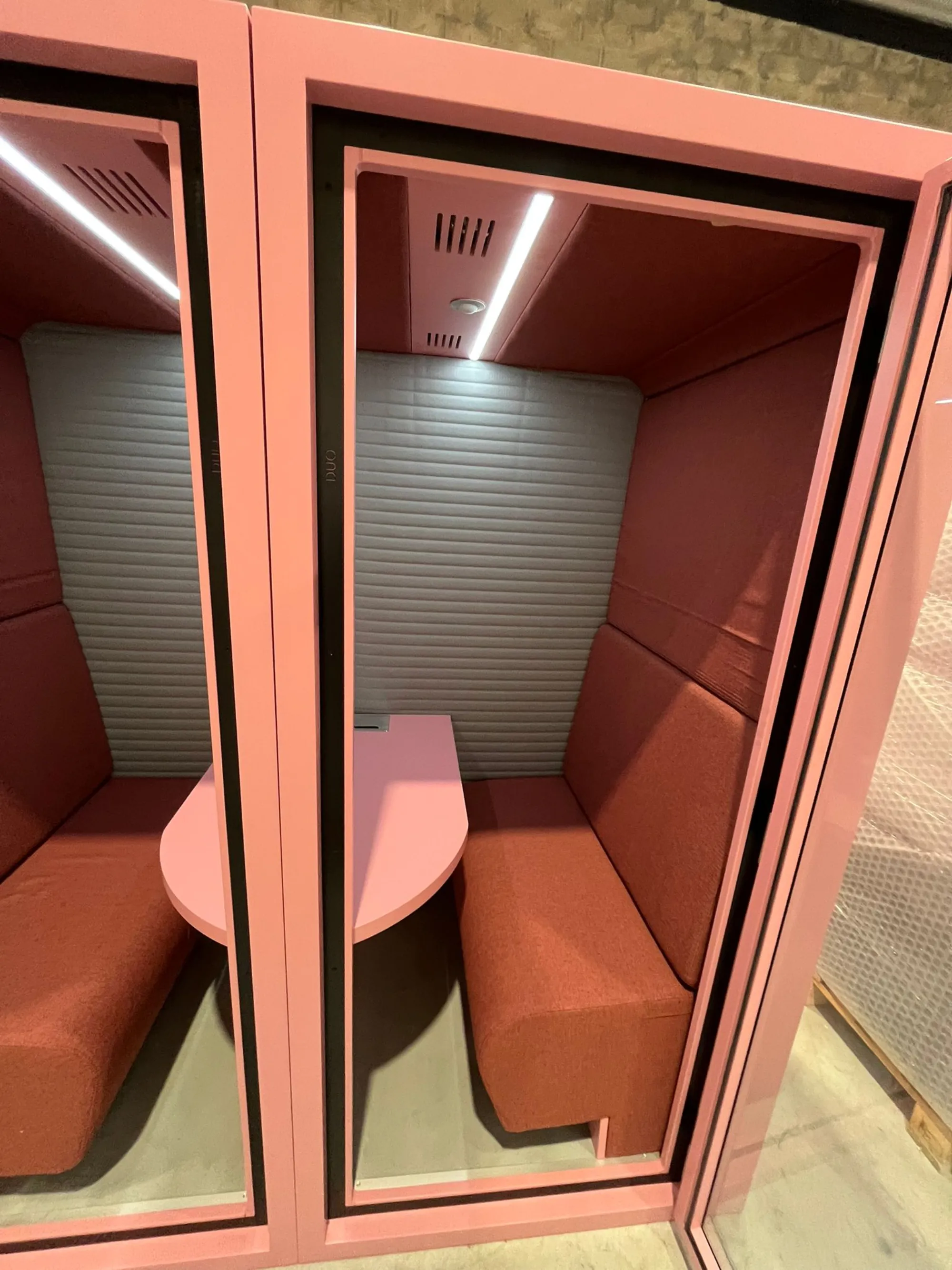 Cabine Duo reconditionnée, extérieur rose