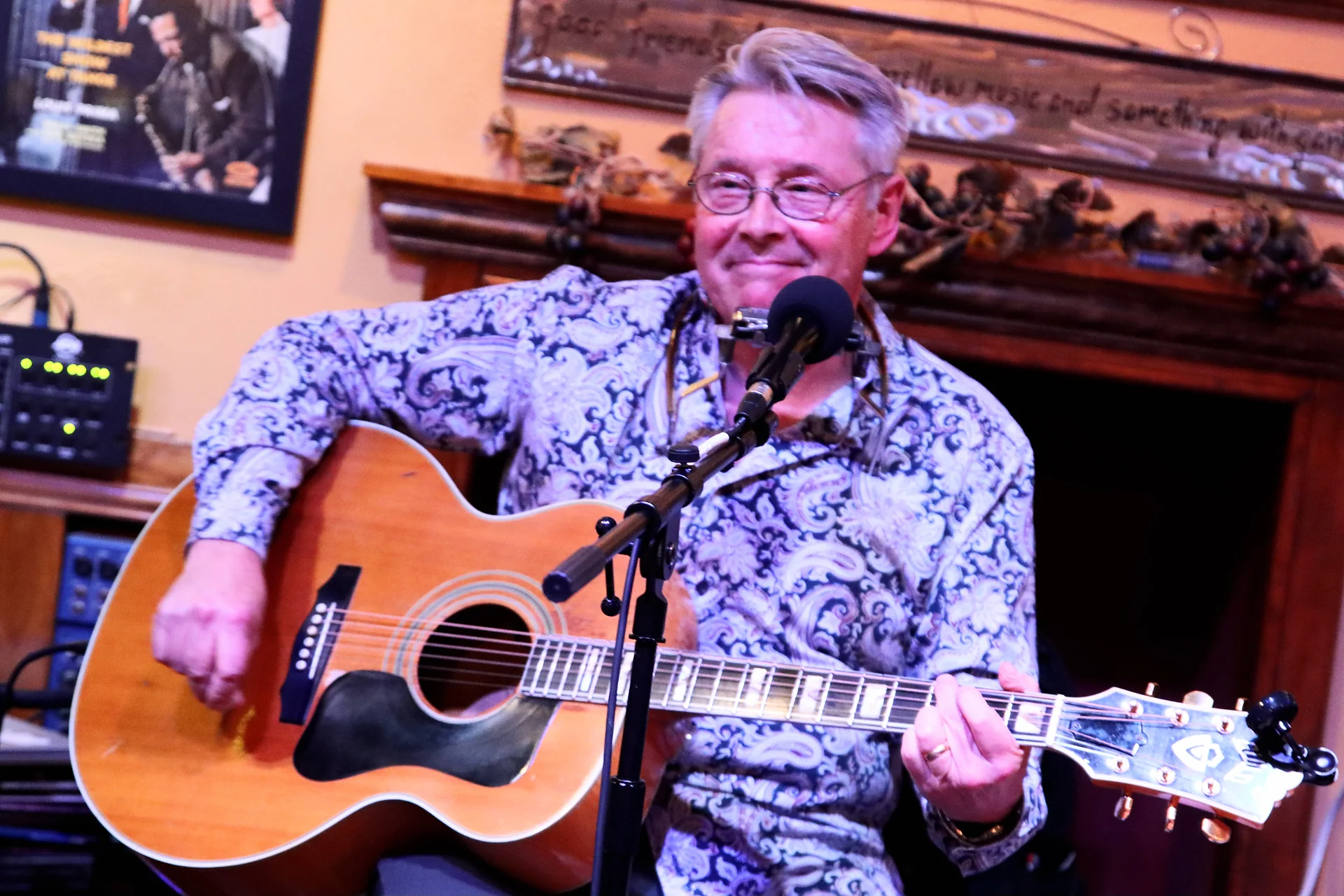 Live Music: Deni Herrmann