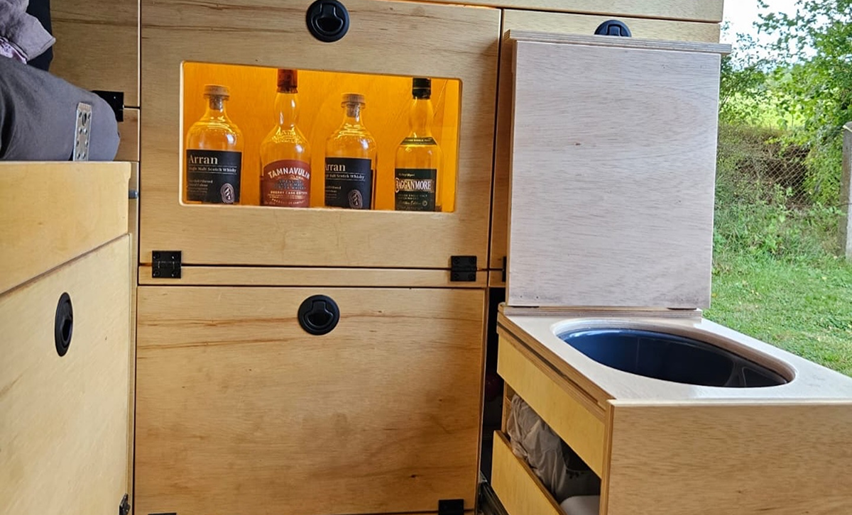 Individuelle Holzoberflächen im Camper-Ausbau