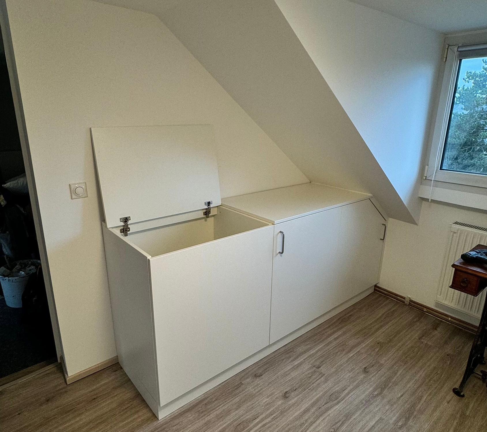 Einbauschrank unter einer Dachschräge