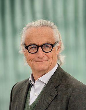 Peter Norris, Chairman of the Board of Agilyx ASA, wearing glasses and a tweed jacket