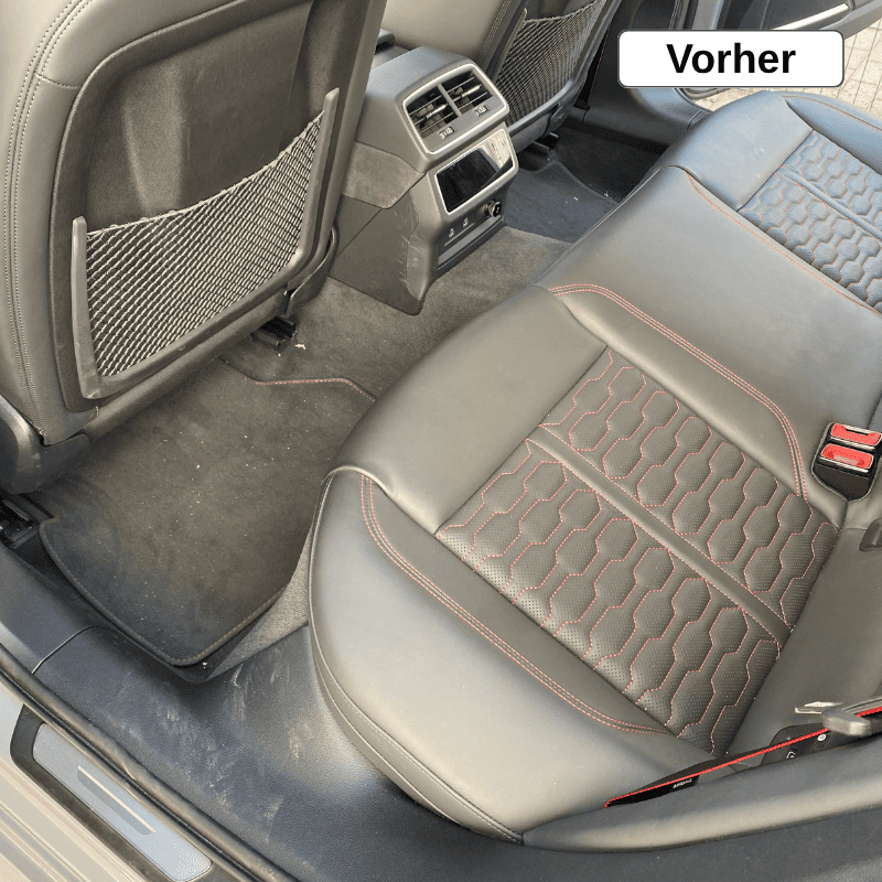 Stark verschmutzter Fahrzeuginnenraum hinten vor der mobilen Aufbereitung