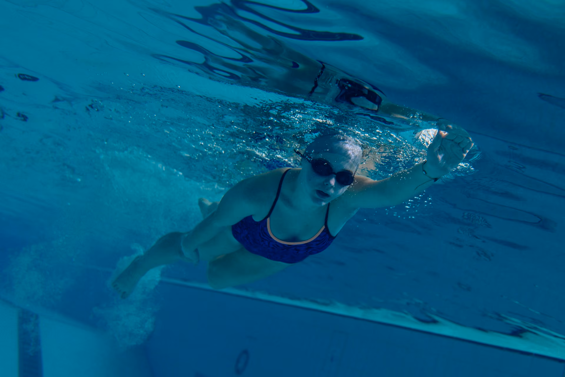 Girl swimming a lap from underwater