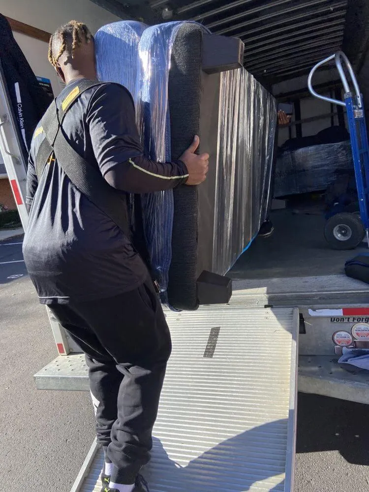 image of moving truck
