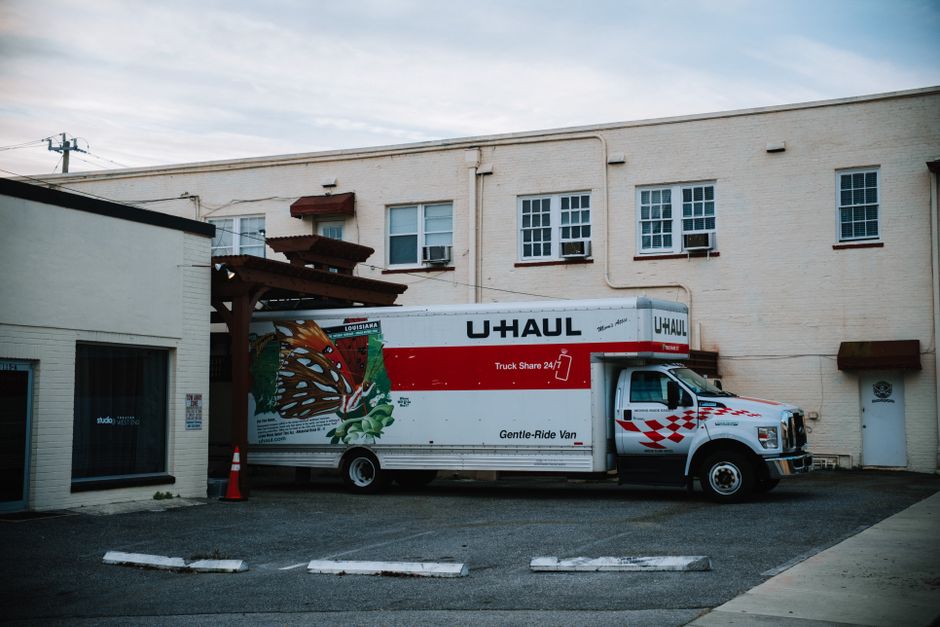 image of moving truck