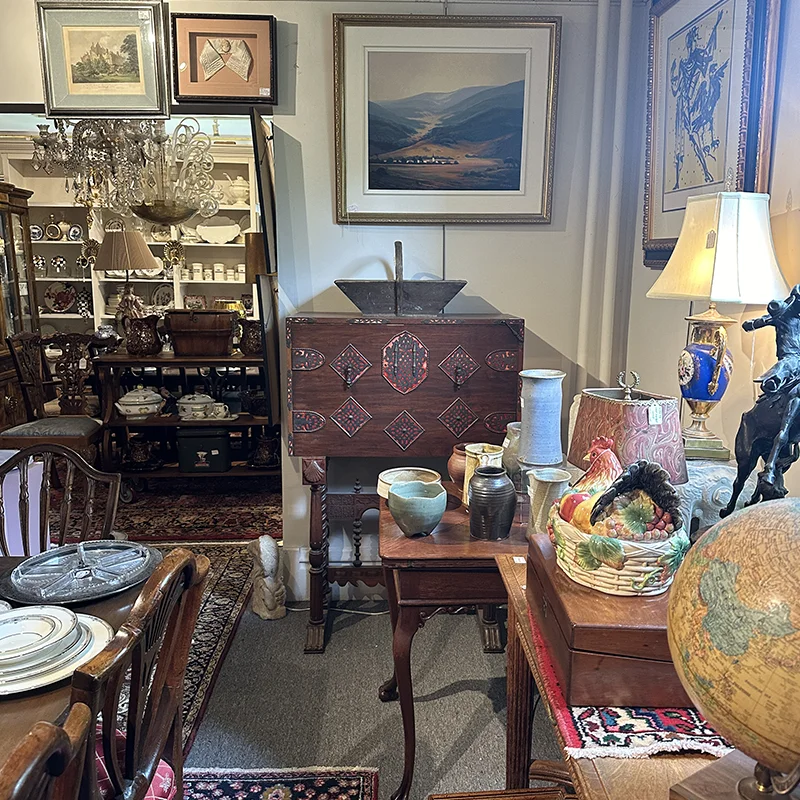 H and B gallery antique store in Minneapolis