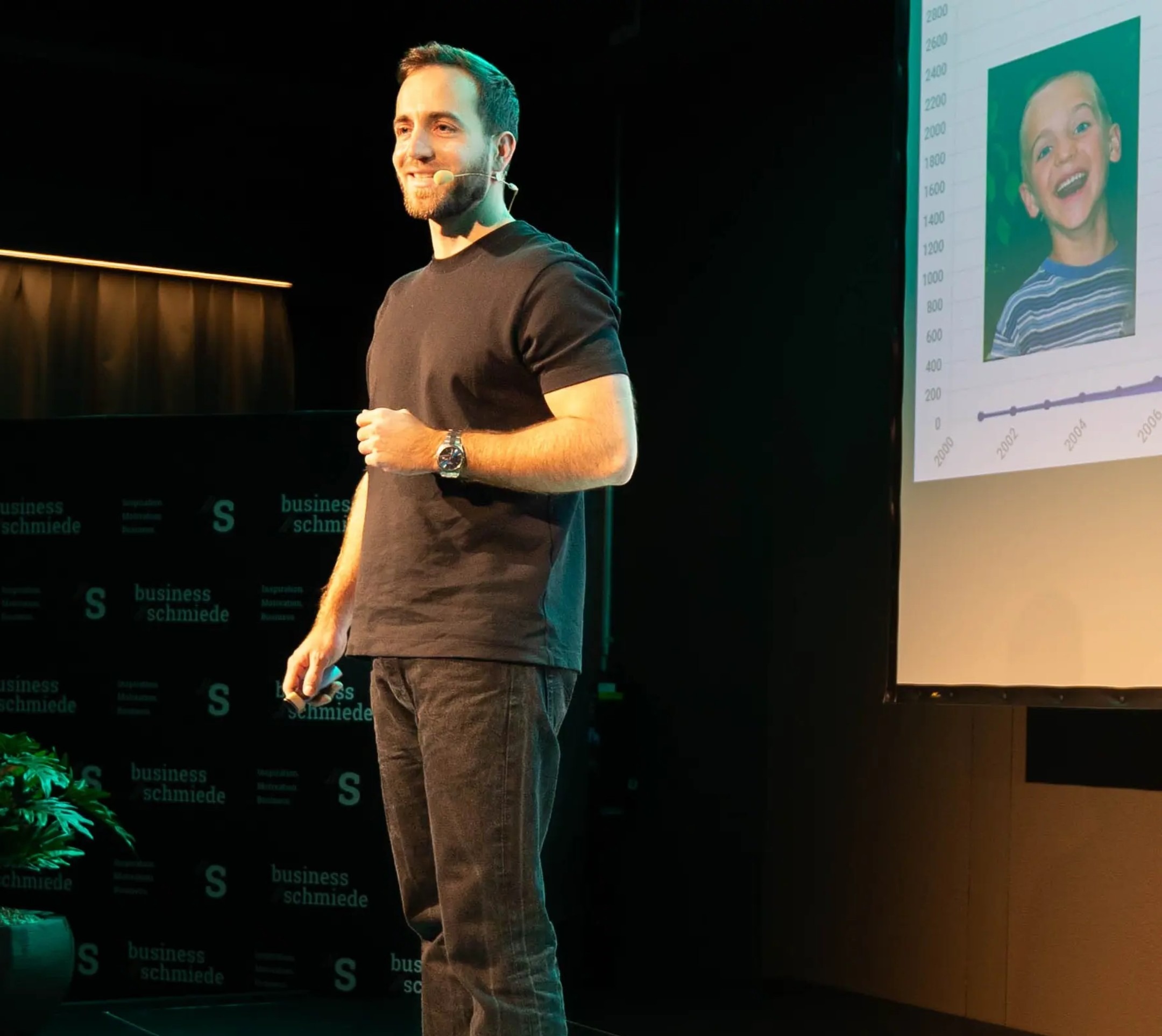 Lukas Hug im Gespräch auf der Bühne