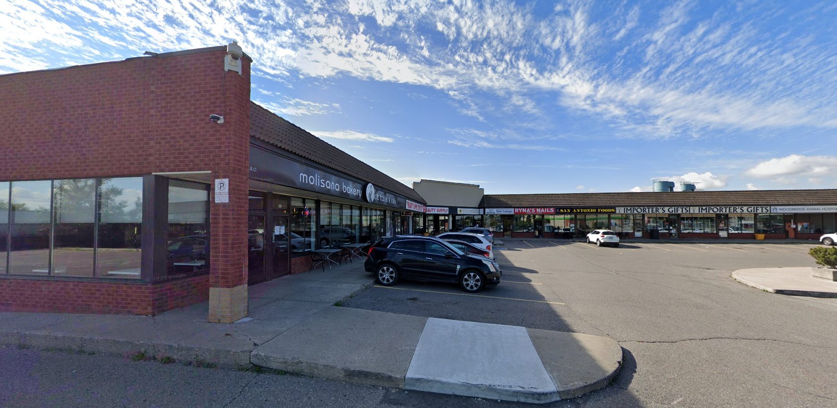 Woodbridge Town Centre retail plaza
