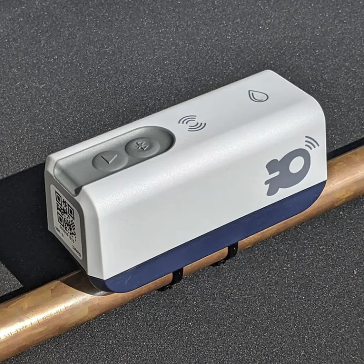 SimpleSUB Water product on copper pipe with textured background