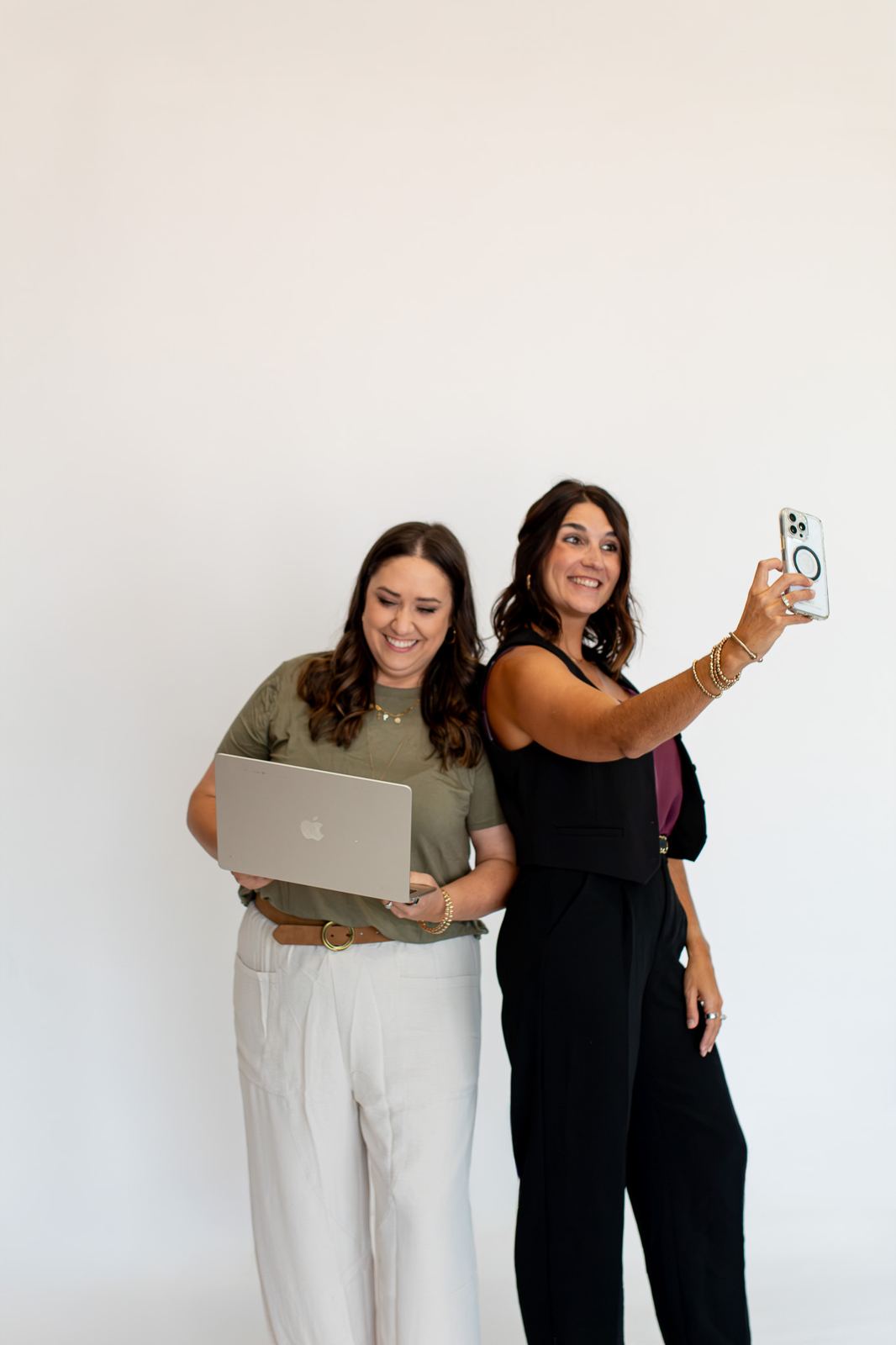 Brenna Barnhill and Emily Pearson with laptop and phone