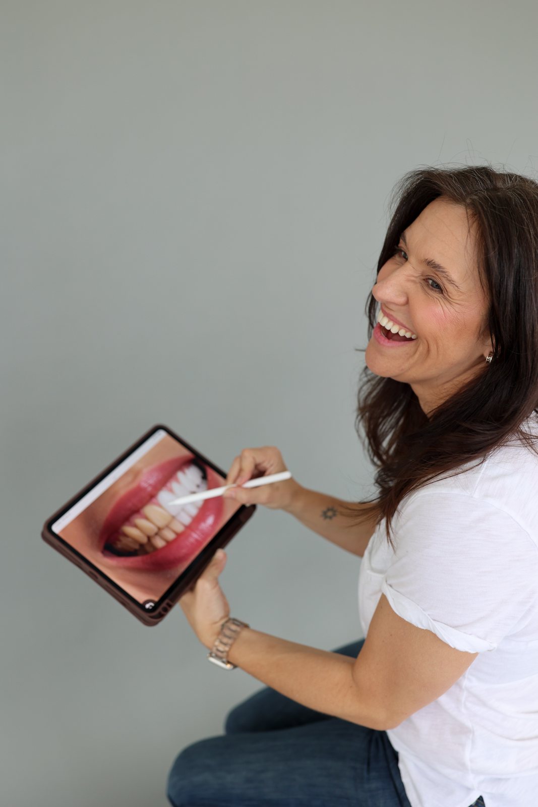 Dentist walking a patient through a scan on a tablet