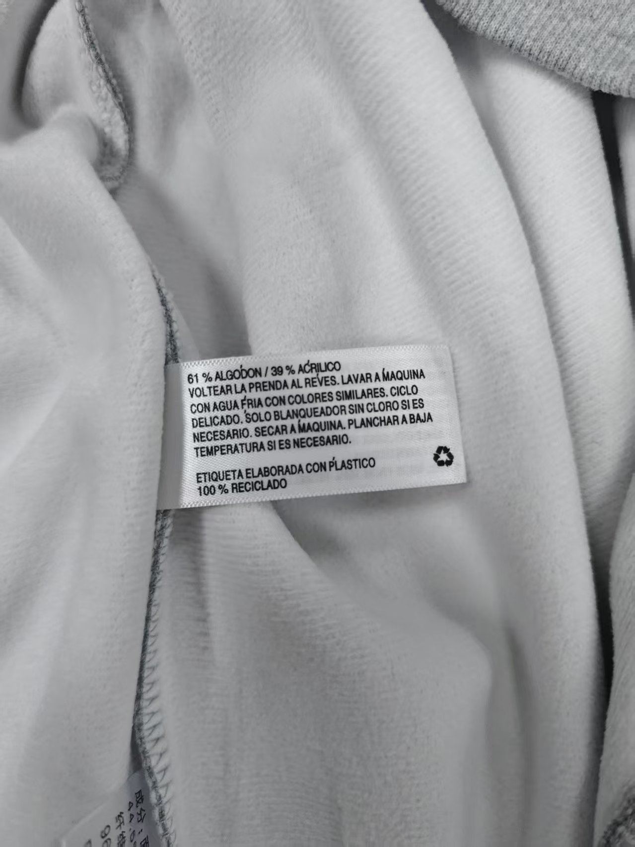 mens-fleece-crewneck-sweatshirt-tf8808-wash-care-tag.jpg