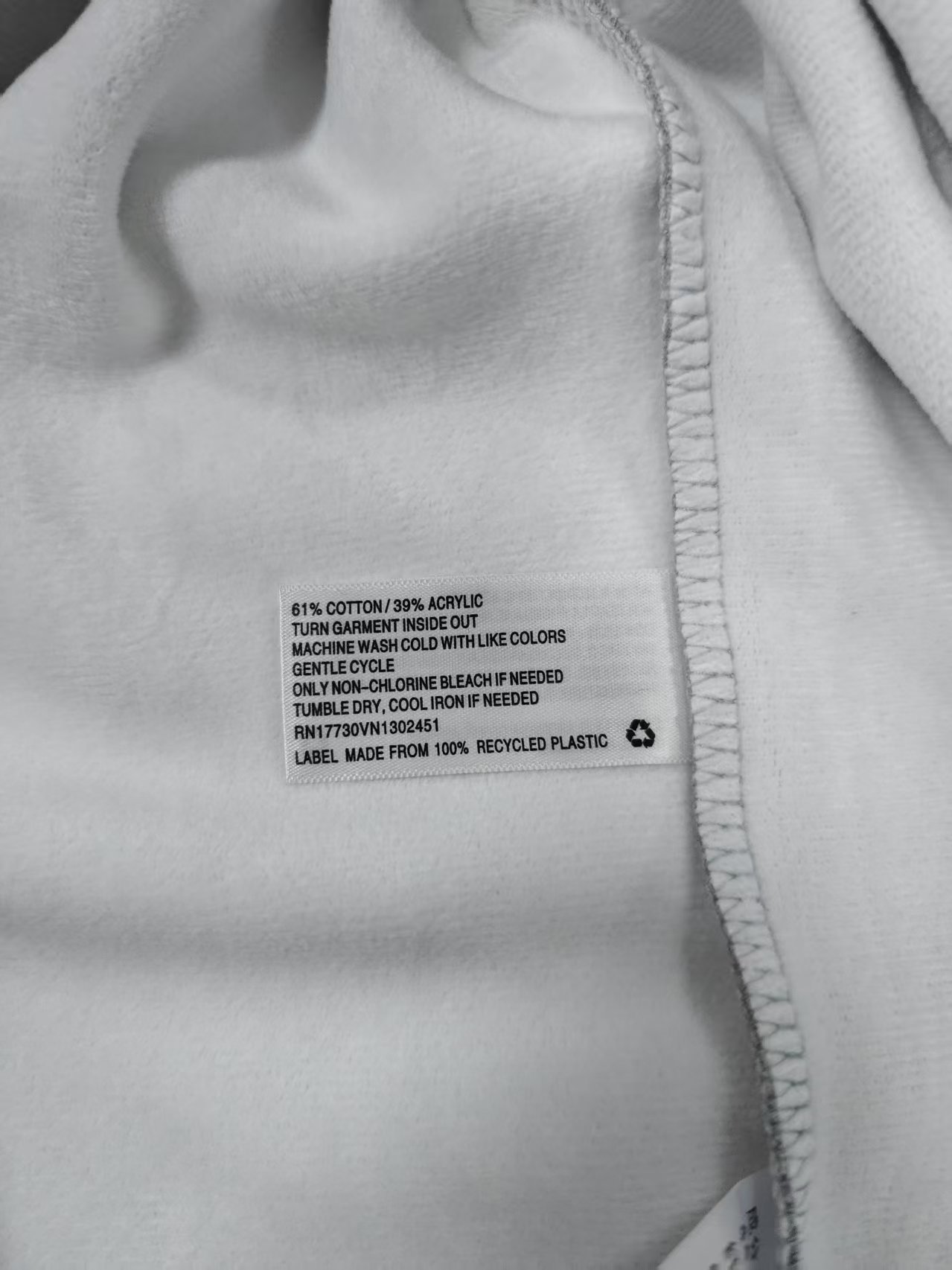 mens-fleece-crewneck-sweatshirt-tf8808-brand-neck-label.jpg