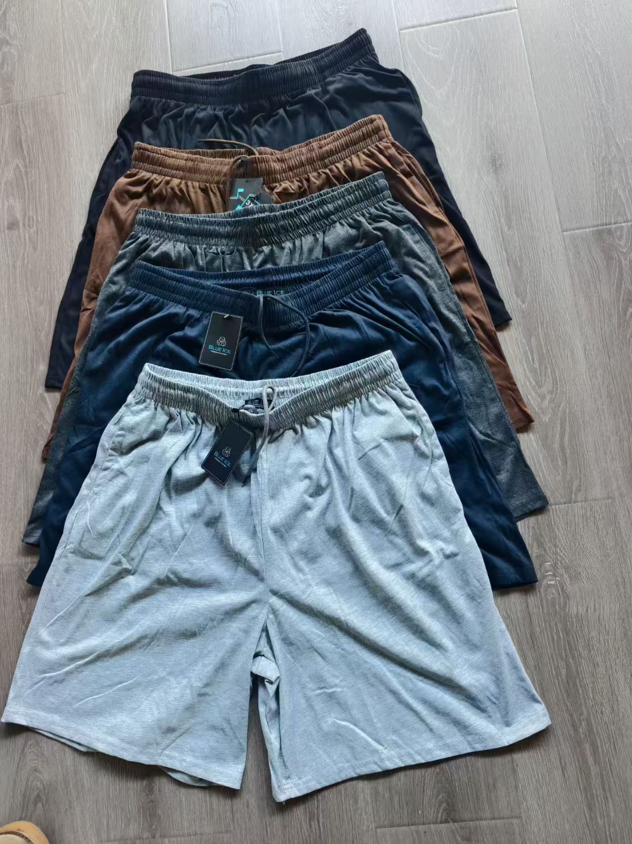 Men's casual shorts with drawstring waistband in black, brown, dark gray, navy, and light gray.