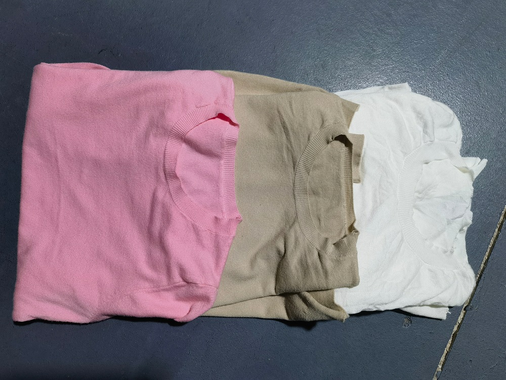 Assorted color options of ladies' knit sweaters TF8639