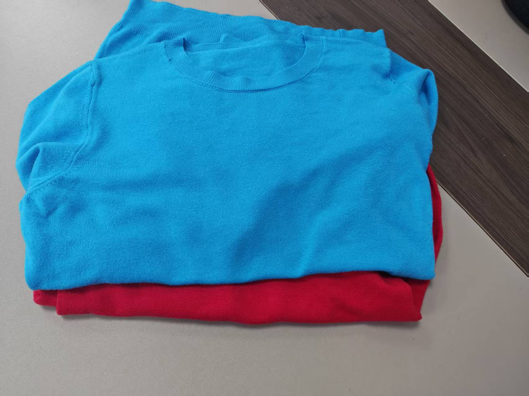 Folded blue ladies' knit sweaters TF8639