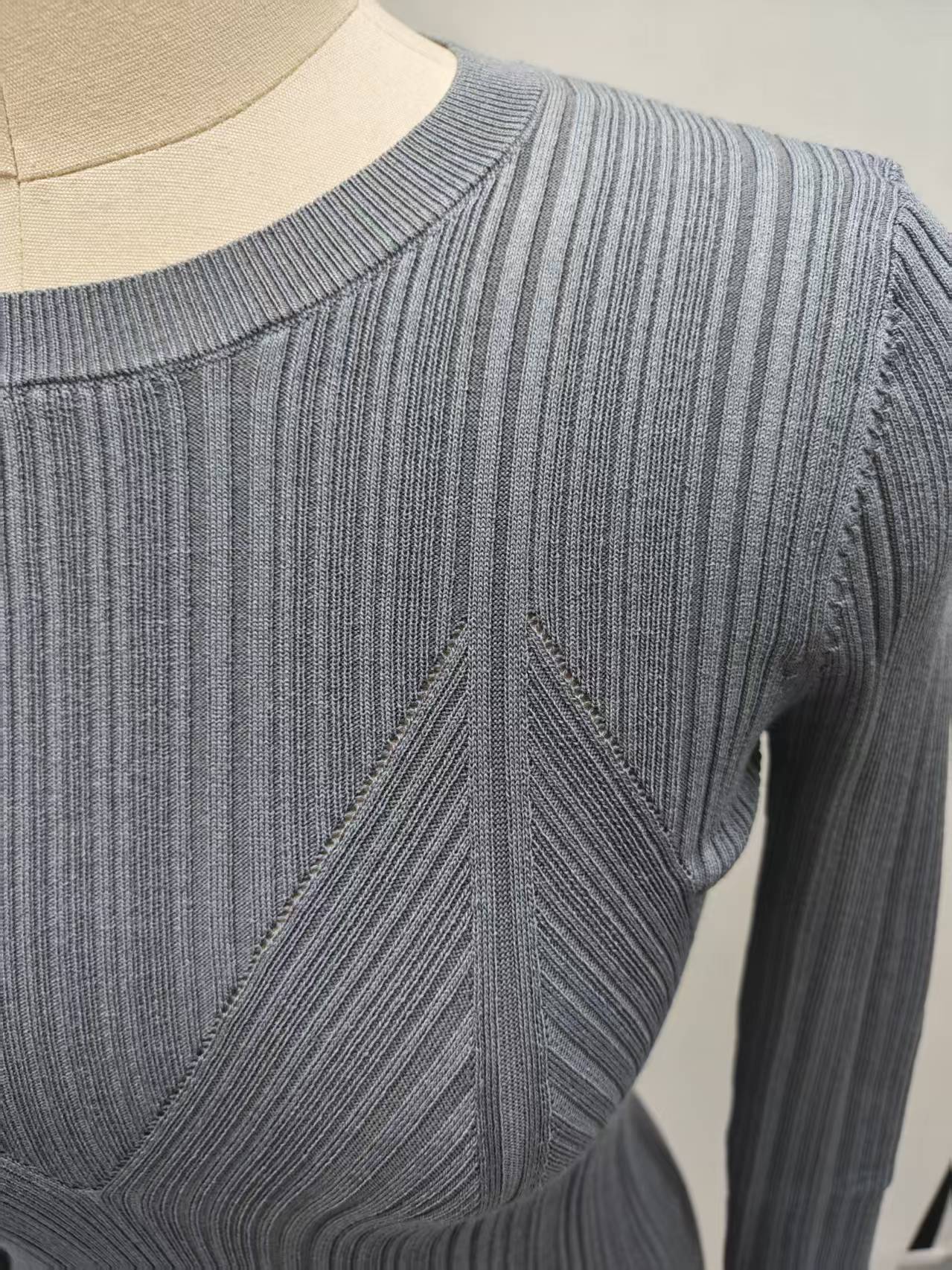 Hem and sleeve cuff detail of ladies' knit sweater TF8760