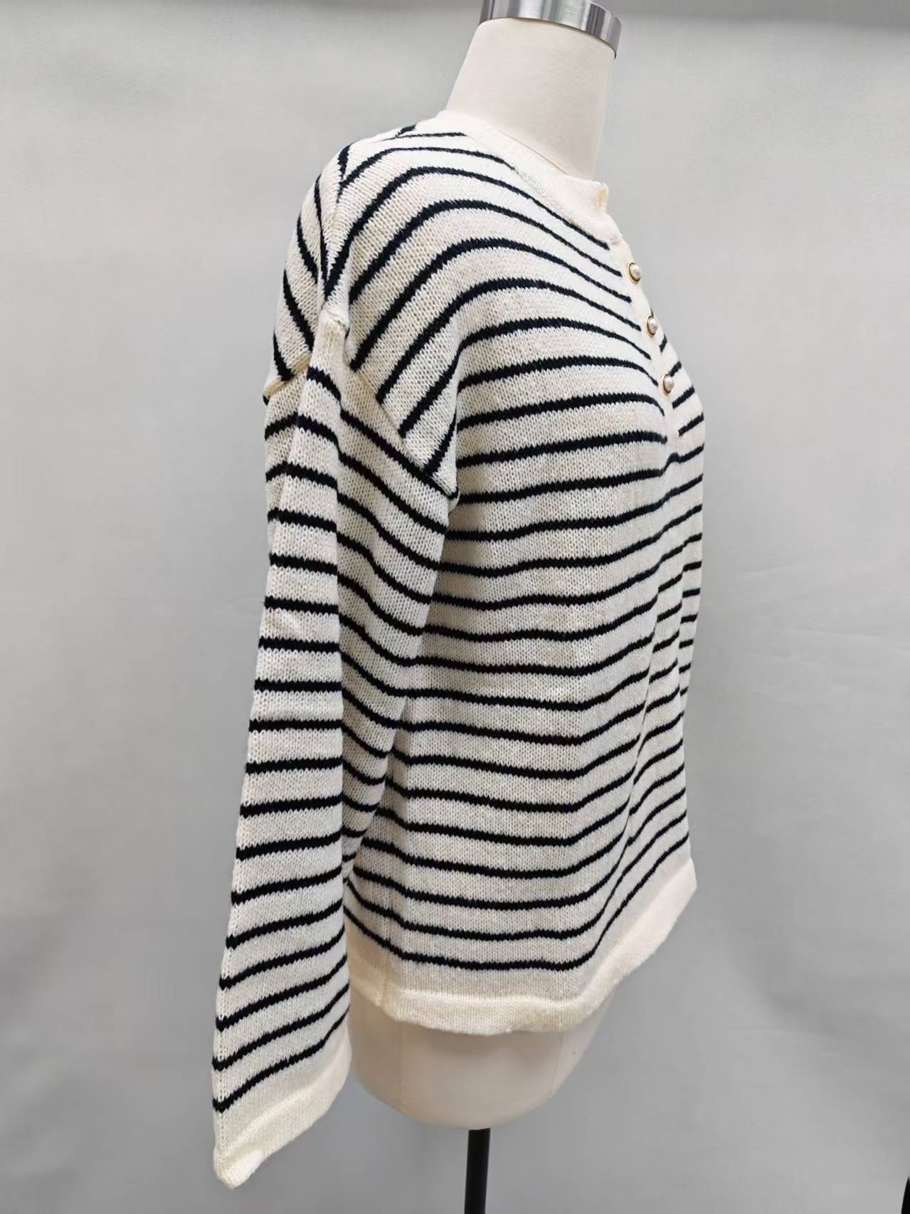 Neckline and knit texture close-up of off-white sweater TF8790