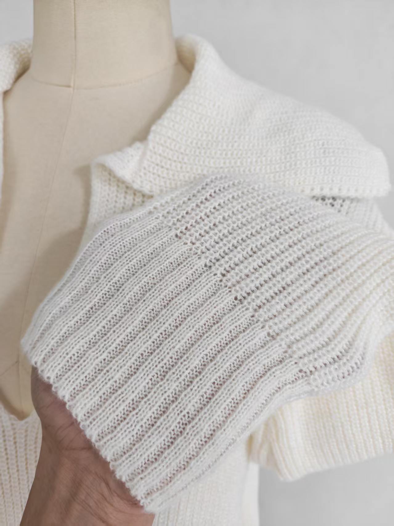 Close up collar and rib fabric detail ladies off-white knit sweater TF8870